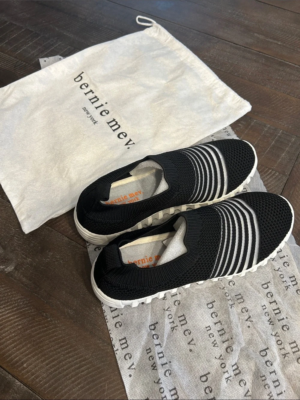 bernie mev. lightweight knit